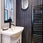 Apartment Stylish 1bed Flat Centre Sleeps 4 *