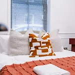Stylish 1bed Flat Centre Sleeps 4 Apartment